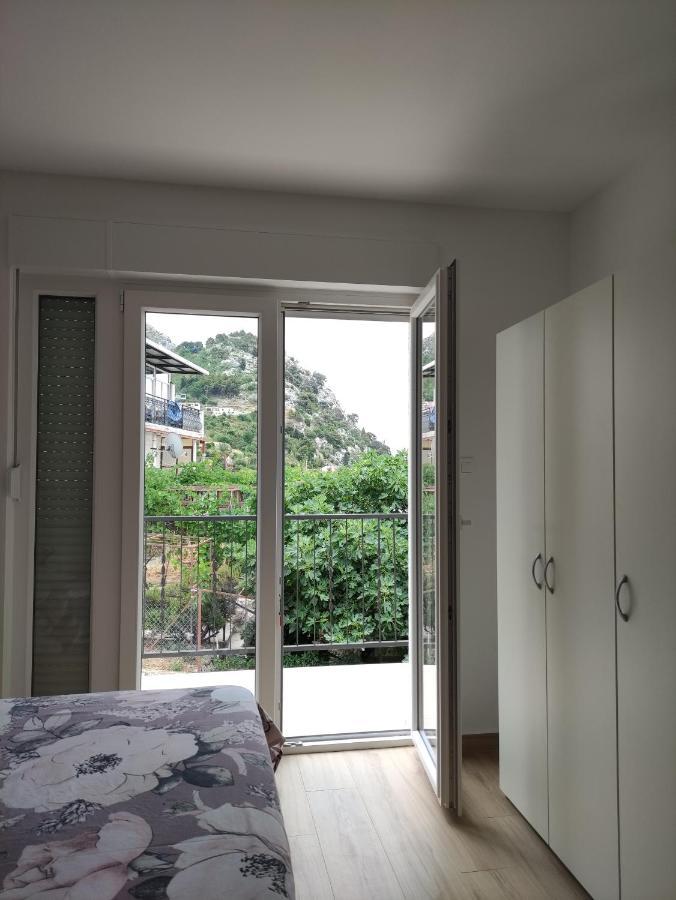 Rake Appartement Omiš Buitenkant foto