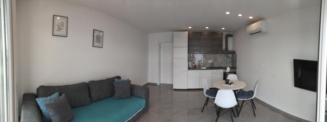 Rake Appartement Omiš Buitenkant foto
